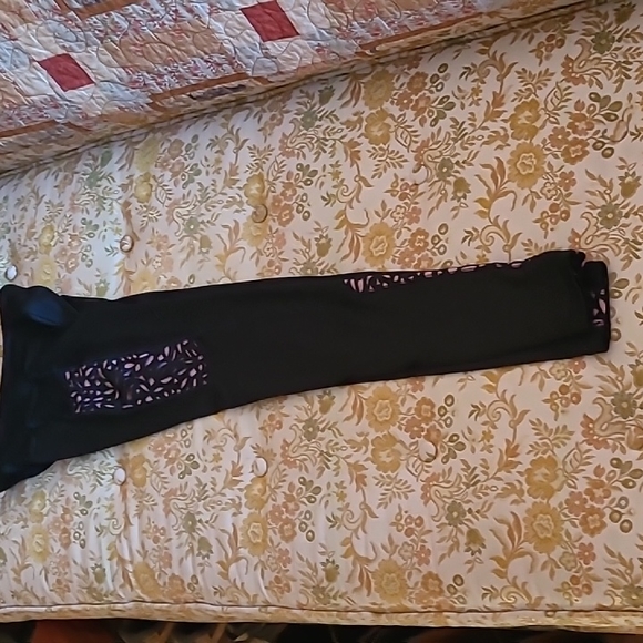 Aeropostale black and mauve leggings - Picture 2 of 4